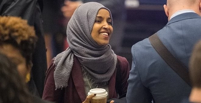 ΗΠΑ: Μουσουλμάνα βουλευτής φέρνει νόμο για να «μπει» η μαντίλα στο Κογκρέσο